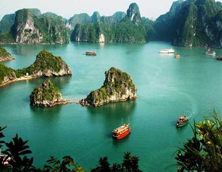 越南首都•河内风情、世界自然奇观•下龙湾、越式黄包车特色体验.高铁五天