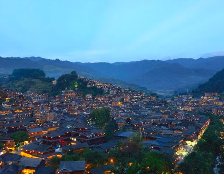 LL-贵州大环线：梵净山.遵义会议会址.黄果树瀑布.荔波小七孔.西江千户苗寨.万峰林.马岭河.茅台酒镇.高铁八日游