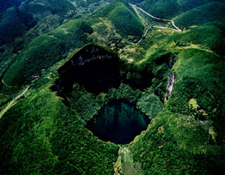 L-超V重庆；武隆.天生三桥.蚩尤九黎城.阿依河.乌江画廊.轻轨穿楼.解放碑.洪崖洞.纯玩.奢华.五日游