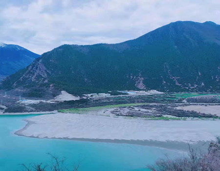 W-环游西藏：拉萨布达拉宫.扎基寺.大昭寺.羊卓雍措.雅尼湿地.贡德林草原 雅鲁藏布大峡谷.巴松措.有氧列车纯玩12天